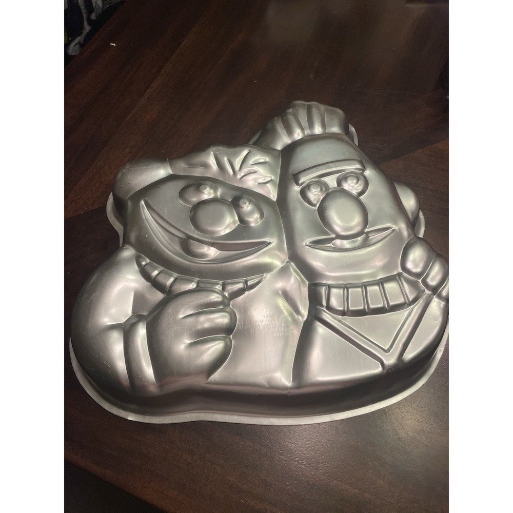 Vintage Wilton 1977 Muppets Inc Bert & Ernie Cake Pan 502-7423 No Dents
